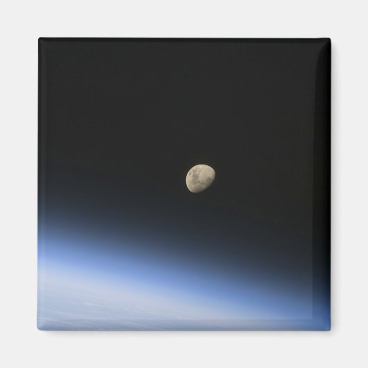 Aimant Une lune géante visible au-dessus de l'atmosphère (Devant)