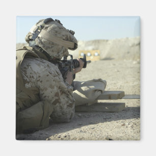 Aimant Une marine met le feu à un fusil de service M16A2