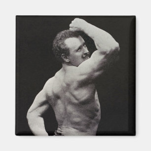 Aimant Une nouvelle pose par les hommes forts Eugen Sando