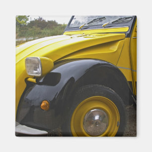 Aimant Une vieille Citroen 2CV 2 CV noire et jaune,
