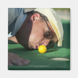 Aimant USA, Utah, Orem, Homme soufflant de l'air pour pou