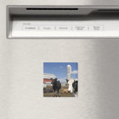 Aimant Vaches devant une grange rouge et un silo dans une (In Situ (Lave-vaisselle))