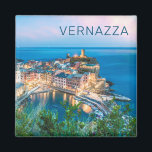 Aimant Vernazza Cinque Terre La Spezia Italie Panorama<br><div class="desc">Vernazza au coucher du soleil Cinque Terre village Ligurie Italie souvenir Vintage pour les vacances La Spezia et Italie. Vernazza Retro nuit panorama dans les Cinque Terre comme souvenir pour Riomaggiore et Manarola. Vernazza mode de vie pour les routards et les voyages en ville italienne. Vernazza la nuit à La...</div>