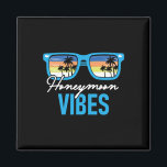 Aimant Vibes lune de miel - Lune de miel Mariage de vacan<br><div class="desc">Vibes lune de miel - Lune de miel Mariage de vacances</div>