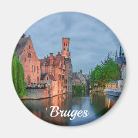 Vieille ville et beffroi la nuit à Bruges Magne