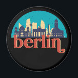 Aimant Ville de Berlin Allemagne Skyline Vintage Cityscap<br><div class="desc">Design urbain vintage et rétro avec une belle skyline, attraction touristique et art urbain. gratte-ciel Cool et silhouette de construction merchandises pour touristes et voyageurs. Parfait comme souvenir à rapporter à la maison lorsque vous voyagez dans le monde entier. Enregistrez la mémoire de votre voyage et de vos vacances en...</div>