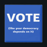Aimant Votez comme votre démocratie dépend de son électio<br><div class="desc">Un aimant électoral avec un carré bleu qui dit Vote (comme votre démocratie en dépend).</div>