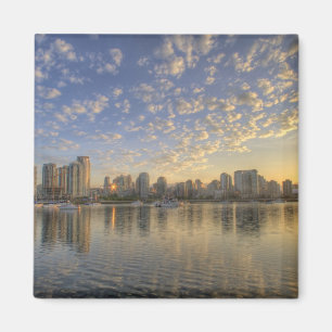 Aimant Vue à travers False Creek sur la skyline de