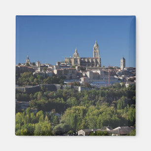 Aimant Vue élevée de la ville avec la cathédrale de Ségov