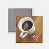 Aimant Vue en grand angle d'une tasse de thé (Recto/Verso)