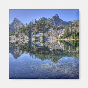 Aimant WA, région sauvage d'Alpine Lakes, lac Gem, avec 2