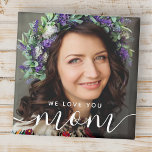Aimant We Love You Mom Modern Classic Photo<br><div class="desc">Ce design simple et classique est composé de sans serif et de typographie cursive ludique et d'ajouter une photo personnalisée. Changez "Maman" en mère,  maman,  maman,  etc.</div>