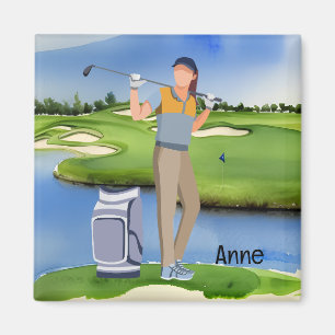 Aimant Woman Golfer est sur le terrain de golf