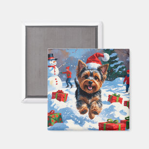 Aimant Yorkshire Terrier dans la neige avec un chapeau de
