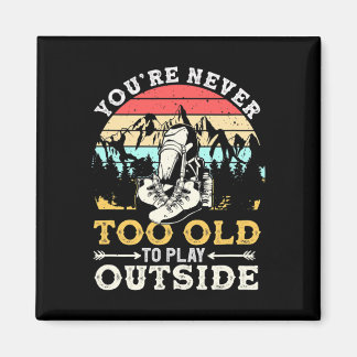 Aimant You're Never Too Old To Play Outside Mountain Hiki