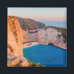 Aimant Zakynthos, Grèce.<br><div class="desc">Zakynthos,  Grèce. Plage de Navagio avec épave au coucher du soleil.</div>