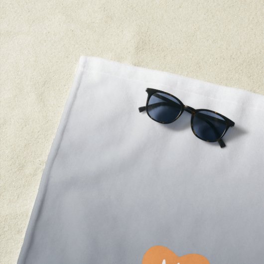 Aimer l'océan | Serviette de plage de Monogram (En situation)