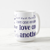 Aimez les uns les autres tasse à café (Devant droit)