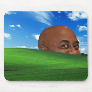 Ainsley Harriott in de achtergrond van Windows XP Muismat