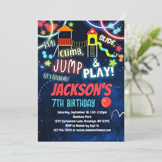 Aire de jeu Anniversaire Fête Invitation (Debout devant)