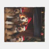 Airedale bij de open haard Kerstmis Fleece Deken (Voorkant (Horizontaal))