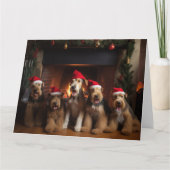 Airedale bij de open haard Kerstmis Kaart (Voorkant)