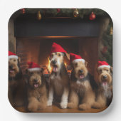 Airedale bij de open haard Kerstmis Papieren Bordje (Voorkant)