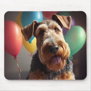 Airedale-hond met cake en ballonnen muismat