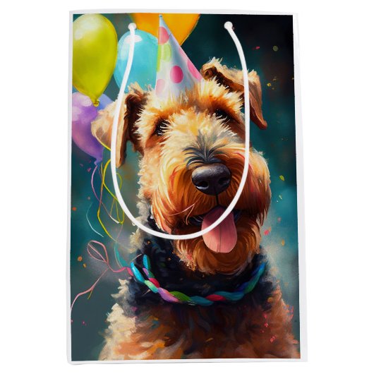 Airedale hond met verjaardagscadeau en pet medium cadeauzakje (Voorkant)