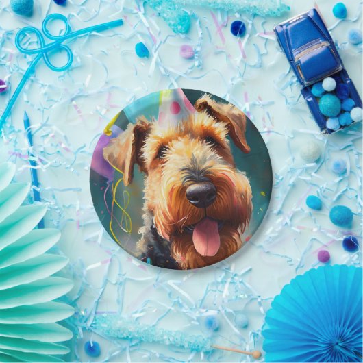 Airedale hond met verjaardagscadeau en pet papieren bordje (Feest)