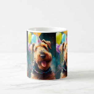 Airedale-hond met verjaardagshoed en ballonnen koffiemok
