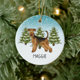 Airedale Terrier-hond besneeuwd winterbos en naam Keramisch Ornament
