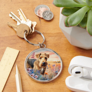Airedale Terrier-hond in een weide met wilde bloem Sleutelhanger
