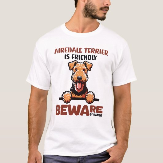 Airedale Terrier is Friendly Beware van Eigenaar T-shirt (Voorkant)