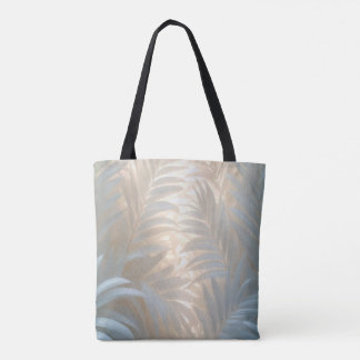 Airy white palm leaves composition in soft hues draagtas