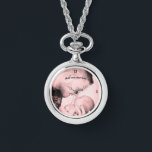 Ajouter un collier photo Silver eWatch<br><div class="desc">Ce collier de bijoux en argent est prêt pour votre personnalisation avec une photo spéciale. Fait un cadeau parfait pour n'importe quelle femme.</div>