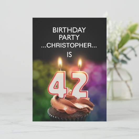 Ajouter un nom, 42e fête d'anniversaire Invitation (Debout devant)