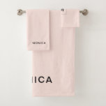 Ajoutez votre nom | Rose pâle<br><div class="desc">Serviettes de bain avec votre nom et monogramme.</div>