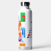 Akiko à la bouteille d'eau à la maison (Droite)