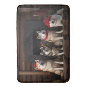 Akita bij de open haard Kerstmis Badmat (Voorkant Verticaal)