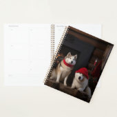 Akita bij de open haard Kerstmis Planner (Display)