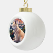 Akita Kerst Cruise: Pawsome Holiday Delight Keramische Bal Ornament (Rechts)