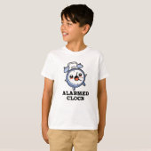 Alarmkakker Funny Alarm Clock Pun T-shirt (Voorkant volledig)