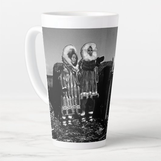 Alaska Fur clad eskimo arctic sod igloo Latte Mok (Linkerhoek)