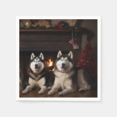 Alaskan Malamute bij de open haard Kerstmis Servet (Voorkant)