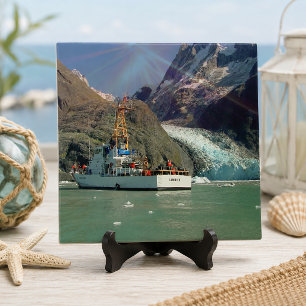 Alaskan Mountain-Uitzicht met Boat Tegeltje