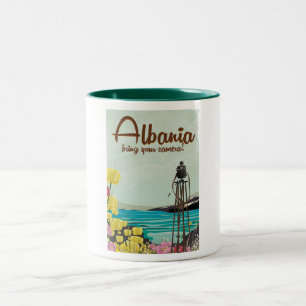 Albanese landschap vintage reisposter. tweekleurige koffiemok
