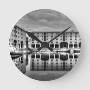 Albert Dock Liverpool Reflections Ronde Klok