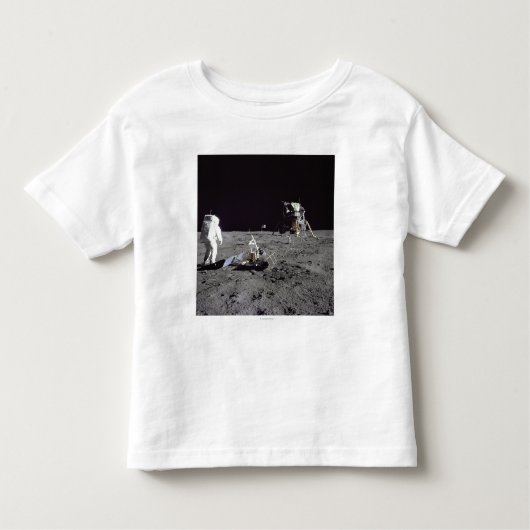 Aldrin kijkt terug op Tranquility Base Kinder Shirts (Voorkant)