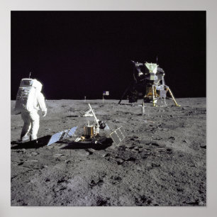 Aldrin kijkt terug op Tranquility Base Poster